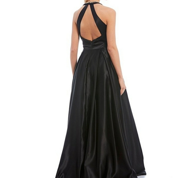 NEW-Gorgeous black satin gown, red gold embroidery - Picture 8 of 10